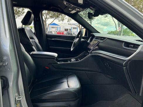 Certified 2024 Jeep Grand Cherokee Limited w/ Black Appearance Package image 33