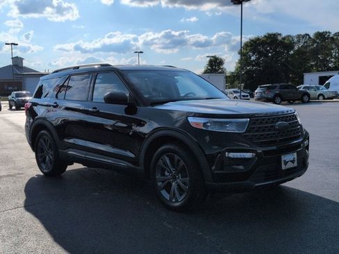 Certified 2021 Ford Explorer XLT w/ Equipment Group 202A RWD image 1