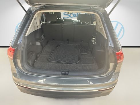 Used 2021 Volkswagen Tiguan SE w/ Panoramic Sunroof Package FWD image 26