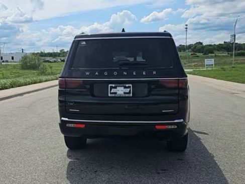 Used 2023 Jeep Wagoneer Series III w/ Preferred Equipment Group image 7