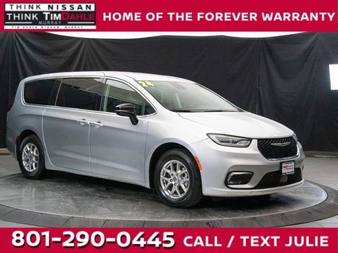 Used 2024 Chrysler Pacifica Touring-L image 1