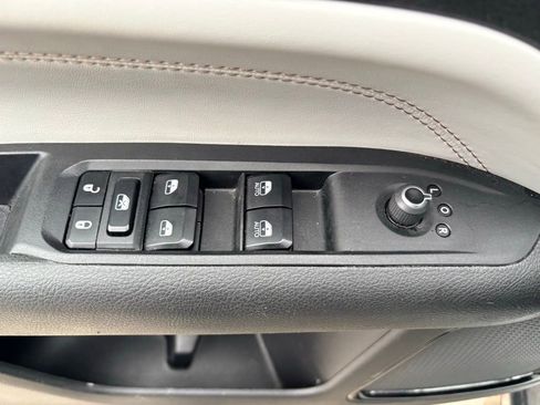 Used 2024 Jeep Compass Limited image 25