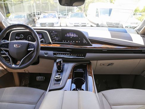Used 2024 Cadillac Escalade Premium Luxury Platinum w/ LPO, Floor Liner Package AWD/4WD image 10