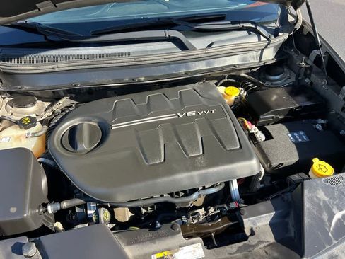 Used 2016 Jeep Cherokee Latitude w/ Cold Weather Group image 11