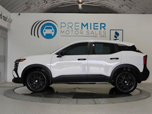 Used 2025 Nissan Kicks S FWD image 3