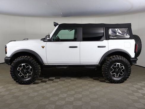 Used 2022 Ford Bronco Badlands image 13