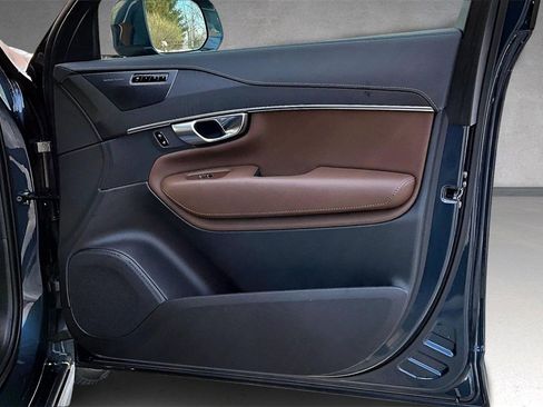 Used 2024 Volvo XC90 B6 Ultimate w/ Protection Package Premier image 29