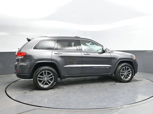 Used 2017 Jeep Grand Cherokee Limited w/ Trailer Tow Group IV AWD/4WD image 8