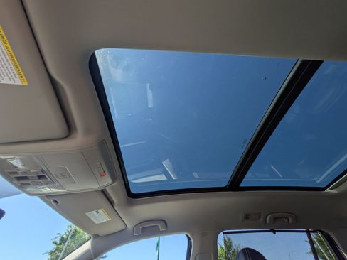 Used 2022 Volkswagen Atlas SE w/ Panoramic Sunroof Package FWD image 19