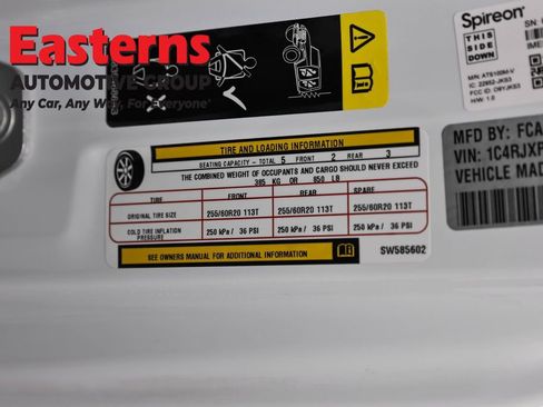 Used 2025 Jeep Wrangler Unlimited Sahara image 36