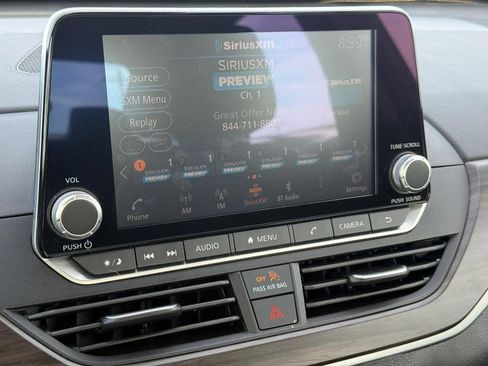 Used 2025 Nissan Altima 2.5 SV image 15