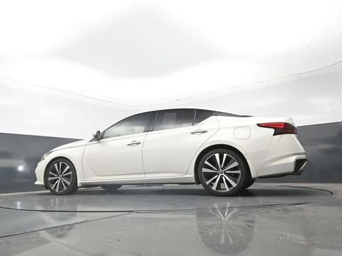 Used 2020 Nissan Altima 2.0 Platinum FWD image 24