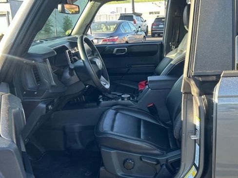 Used 2025 Ford Bronco Badlands image 6