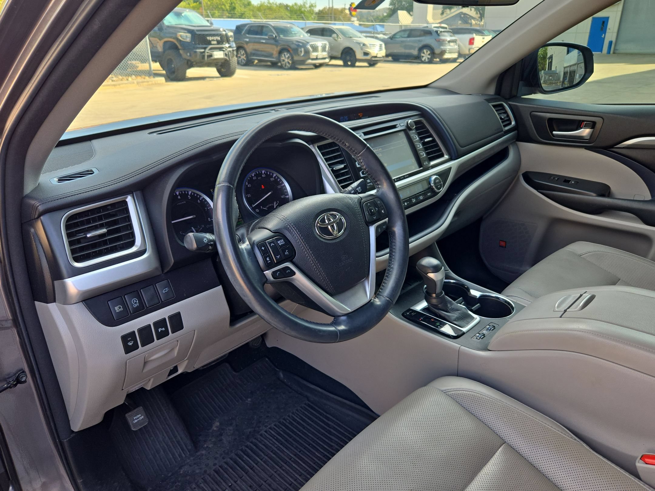 Used 2018 Toyota Highlander Limited FWD image 12