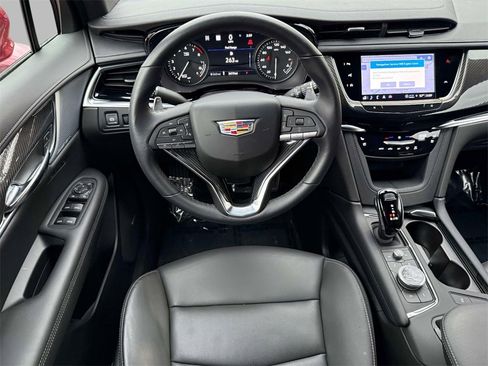 Used 2024 Cadillac XT6 Sport w/ Technology Package image 4