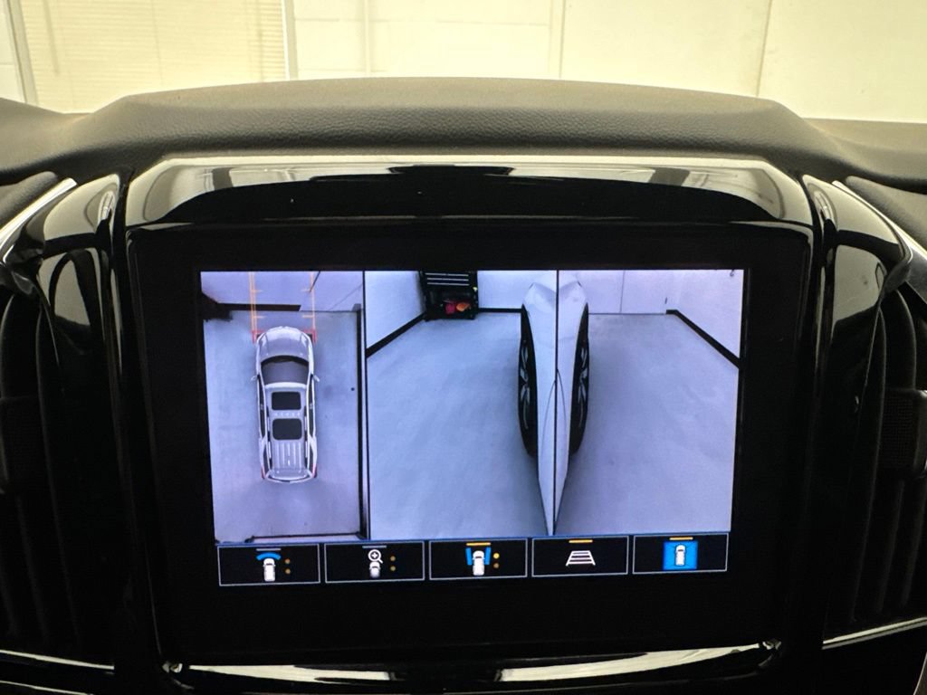 Used 2023 Chevrolet Traverse LT w/ LT Premium Package AWD/4WD image 37