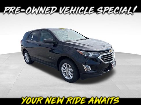 Used 2021 Chevrolet Equinox LS w/ LS Convenience Package AWD/4WD image 1