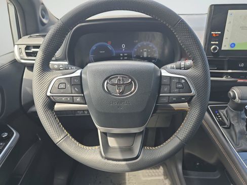 Used 2026 Toyota Sienna XLE Woodland Edition AWD/4WD image 10