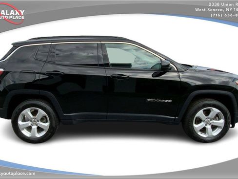Used 2020 Jeep Compass Latitude w/ Cold Weather Group AWD/4WD image 4