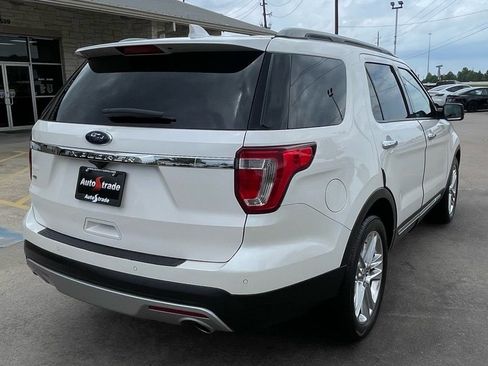 Used 2017 Ford Explorer XLT w/ Equipment Group 202A image 5