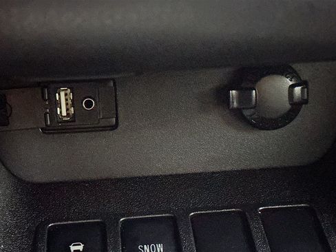 Used 2016 Toyota Highlander XLE image 25