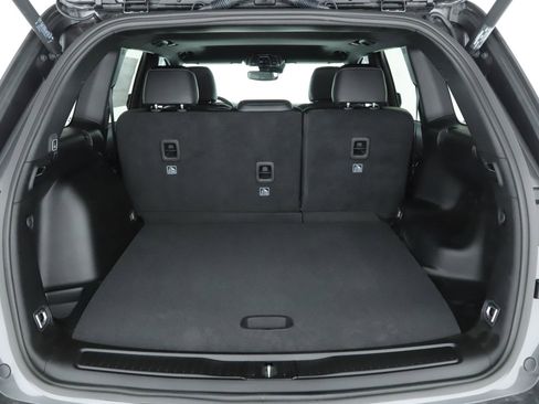 New 2025 Jeep Grand Cherokee Altitude image 17