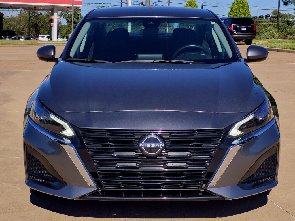 Used 2023 Nissan Altima 2.5 SV FWD image 2