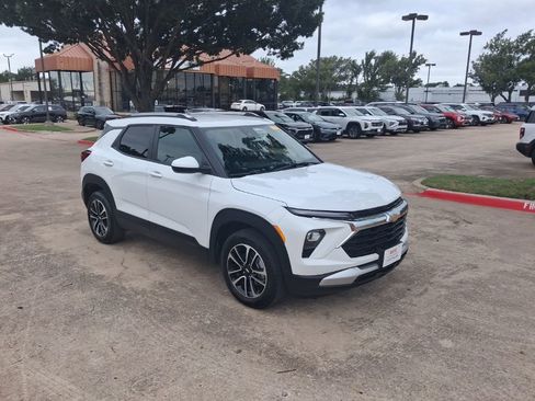 Used 2025 Chevrolet TrailBlazer LT AWD/4WD image 6