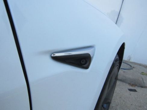 Used 2019 Tesla Model 3 Standard Range image 23