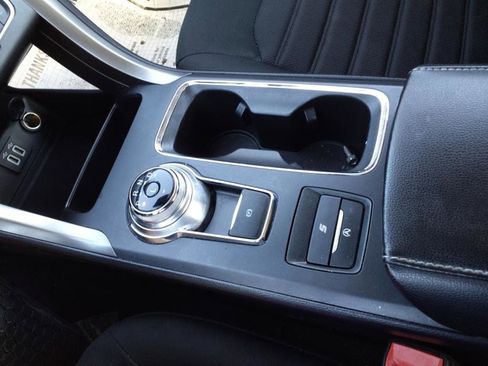 Used 2020 Ford Fusion SE image 24