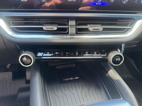 New 2026 Chevrolet Equinox EV LT image 15