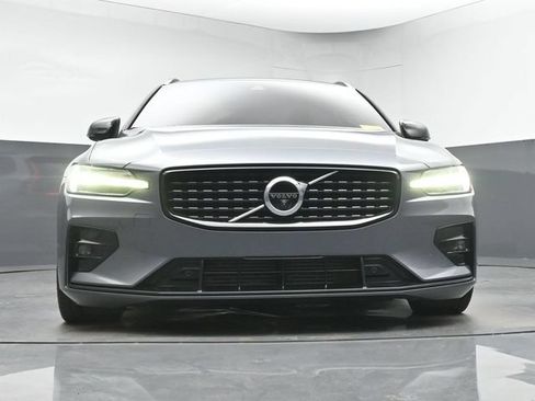 Used 2021 Volvo V60 T6 R-Design w/ Advanced Package FWD image 11