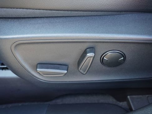 Certified 2025 Ford Escape Platinum w/ Premium Technology Package image 23