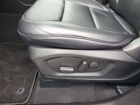 Used 2023 Ford Explorer XLT w/ Equipment Group 202A AWD/4WD image 10
