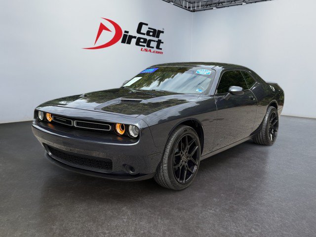 Used 2019 Dodge Challenger SXT RWD image 1