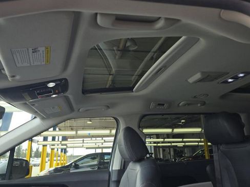 Used 2023 Kia Carnival SX Prestige FWD image 15
