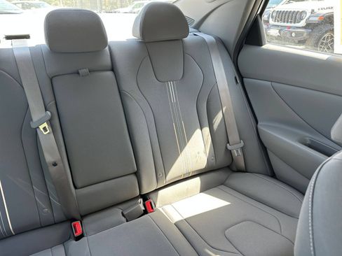 Used 2025 Hyundai Elantra SEL FWD image 37