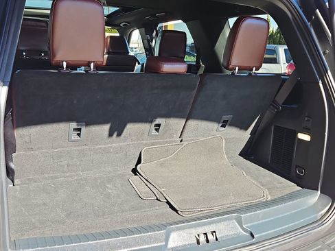 Used 2024 Ford Expedition Limited image 21
