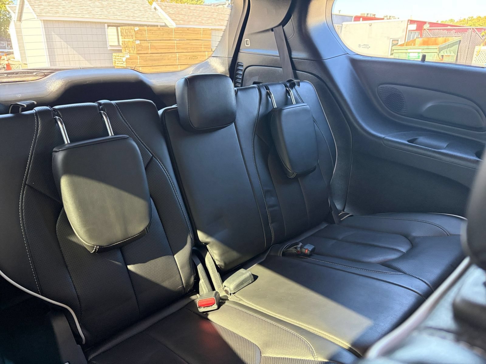 Used 2025 Chrysler Pacifica Limited FWD image 32