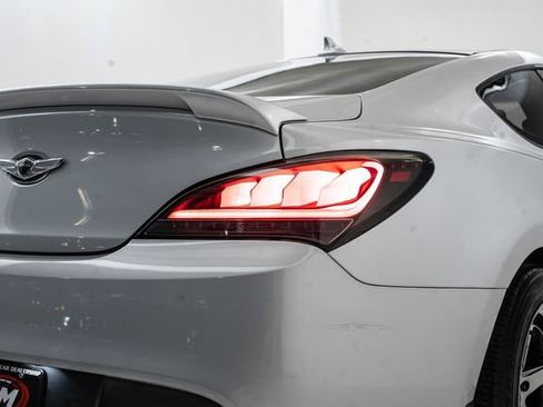 Used 2015 Hyundai Genesis 3.8 image 13