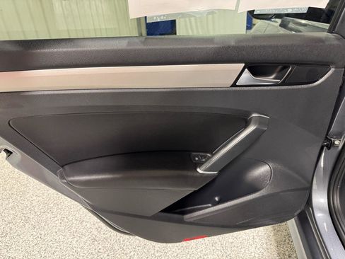 Used 2022 Volkswagen Passat 2.0T SE image 11