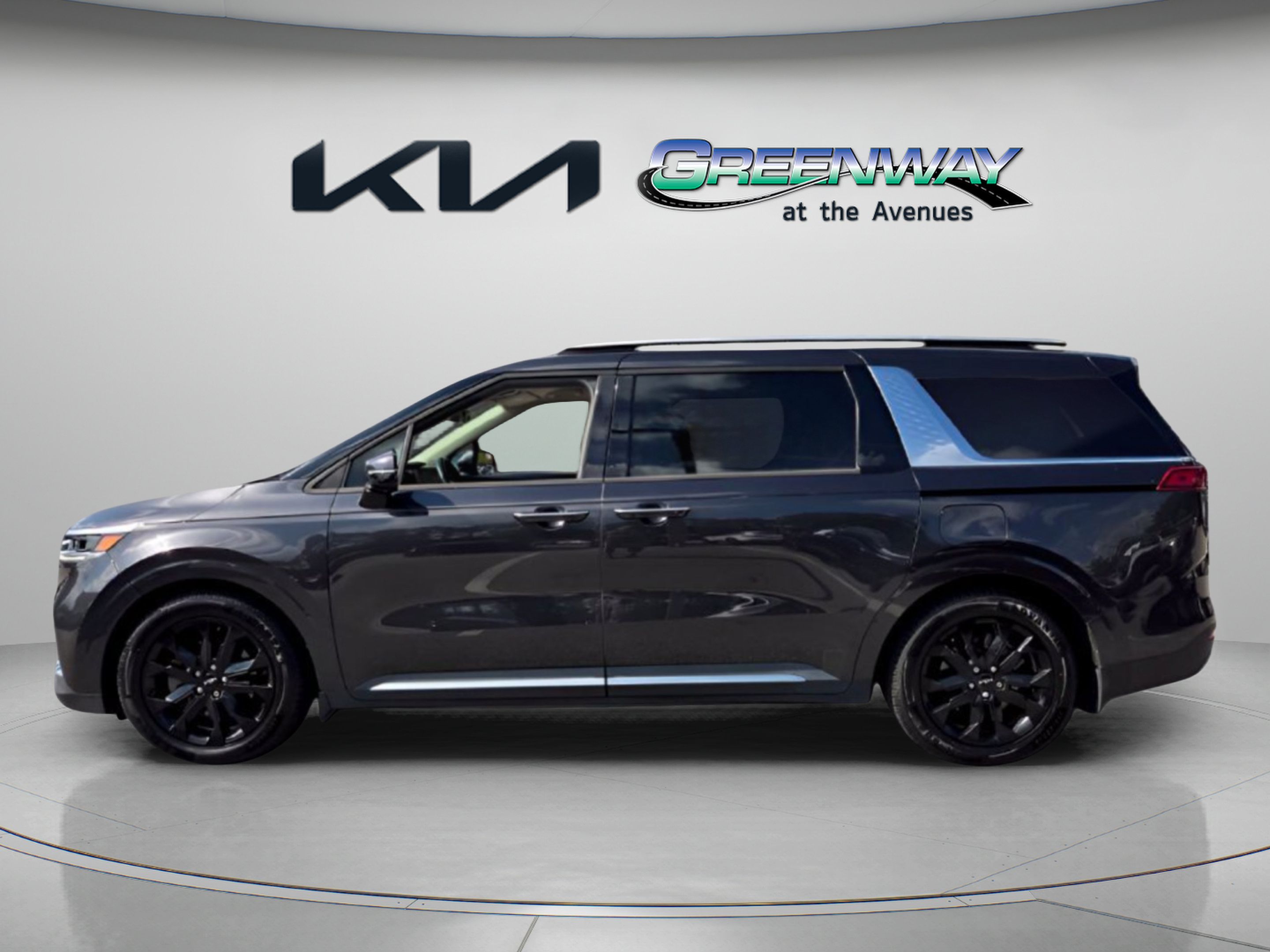 Used 2022 Kia Carnival SX FWD image 4