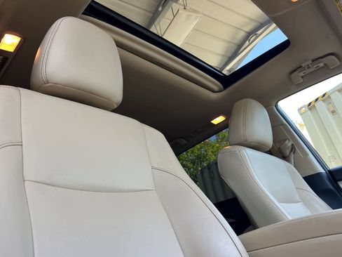Used 2019 Toyota Highlander XLE AWD/4WD image 20