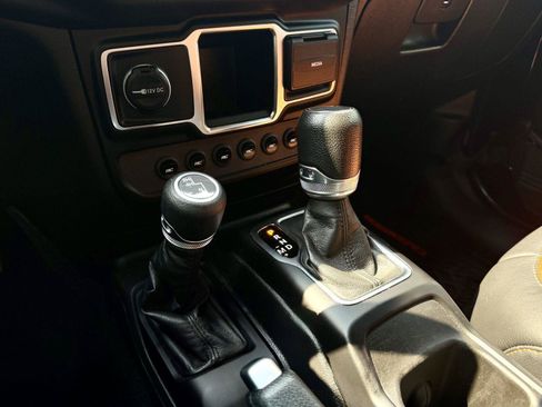 Used 2023 Jeep Gladiator Sport AWD/4WD image 24