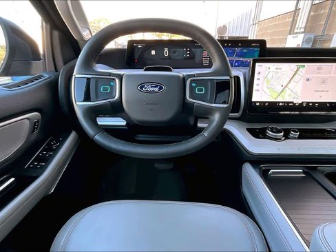 Used 2025 Ford Expedition Max Active image 6