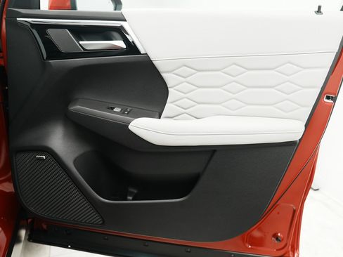 New 2025 Mitsubishi Outlander SEL image 18