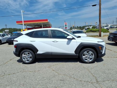 New 2026 Hyundai Kona SE FWD image 2