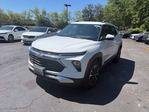 Used 2025 Chevrolet TrailBlazer LT AWD/4WD image 1