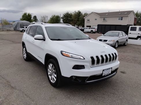 Used 2017 Jeep Cherokee Limited image 3