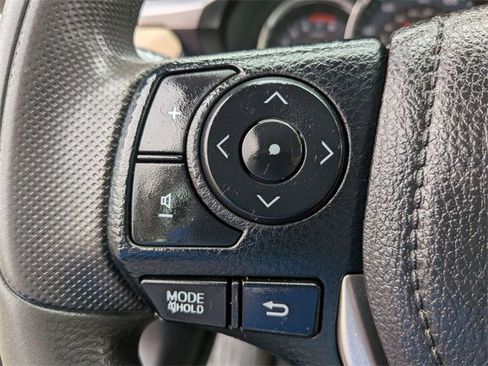 Used 2015 Toyota Corolla LE image 18